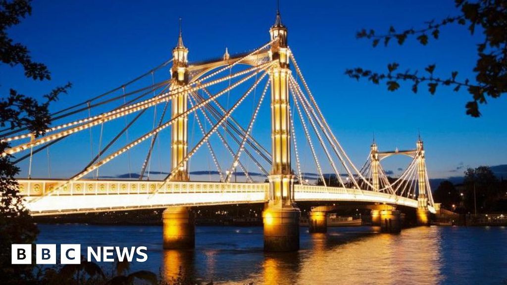 Albert Bridge reopens to pedestrians and cyclists