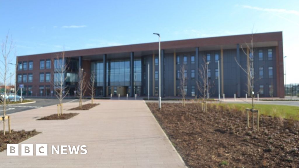 New Rhyl High School opens for 1,200 pupils - BBC News