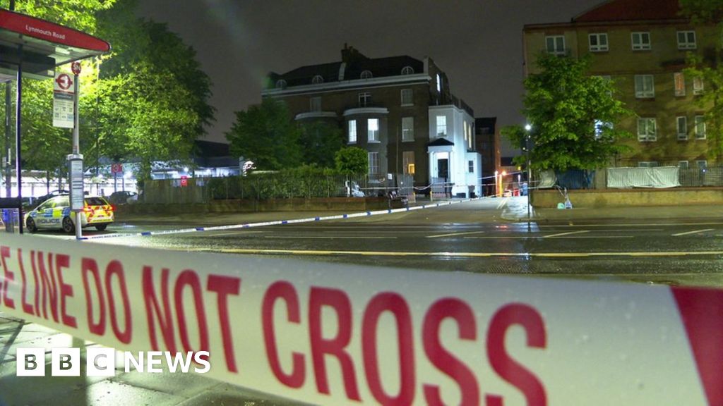 Stamford Hill: Woman shot in leg was not intended target – Met Police