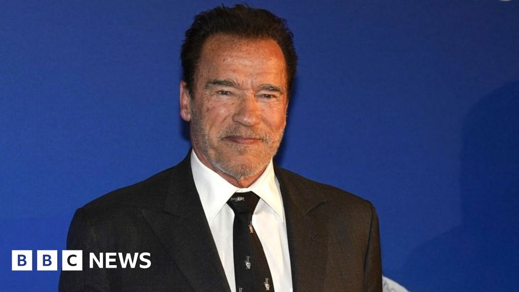 Arnold Schwarzenegger involved in Los Angeles car crash