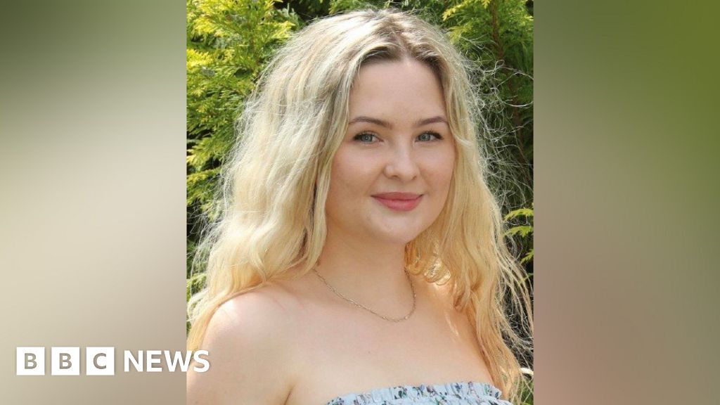 A361 crash: Natasha Poore was a 'beautiful, loving' daughter - BBC News