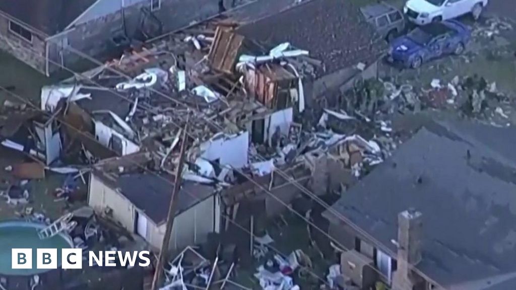 Texas hit by tornado as storms sweep the US