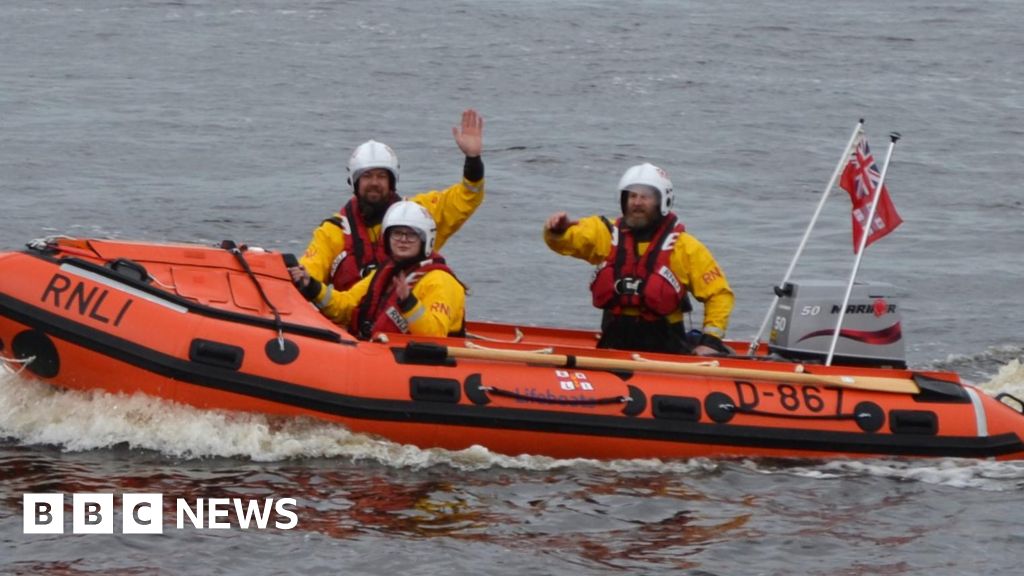 RNLI Amble lifeboat paid for by couple after their deaths(02)