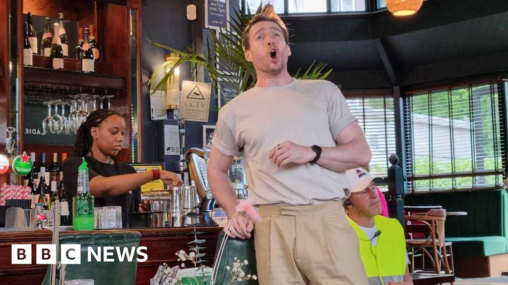 Pop-up opera surprises customers in cafes and pubs