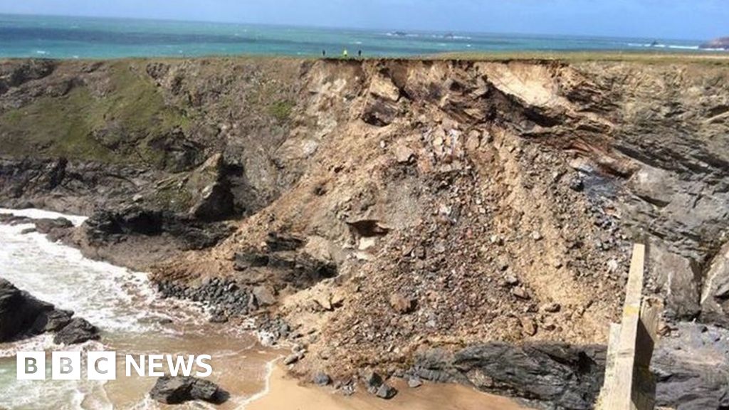 Warning as three landslides hit coast of north Cornwall BBC News