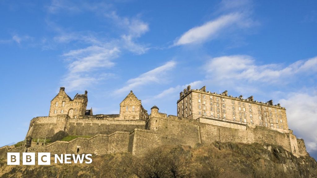 Castle light show featuring Mogwai soundtrack to open Edinburgh festival  season - BBC News