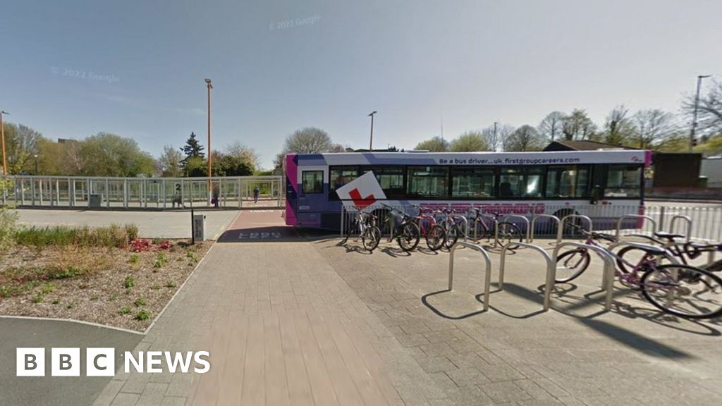 Demolishing Bracknell Bus Station 'would be a crime', cafe manager says 