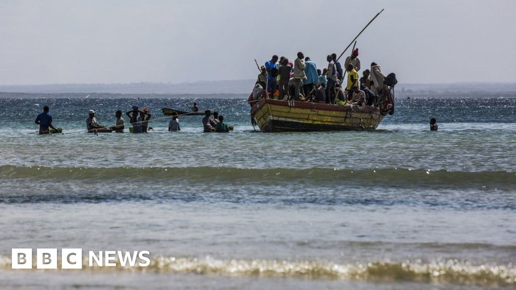 Mozambique battles to retake key port from militants