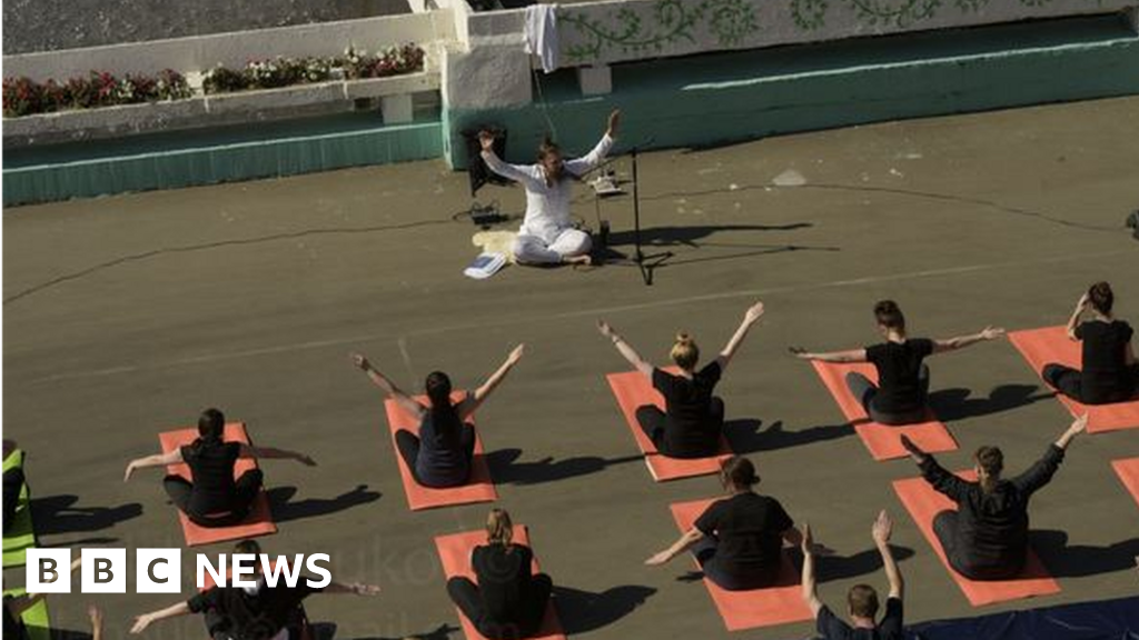 Russian jails drop yoga ban