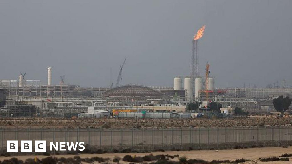 Oil price jumps after Qatar warns all Gulf production could stop within days