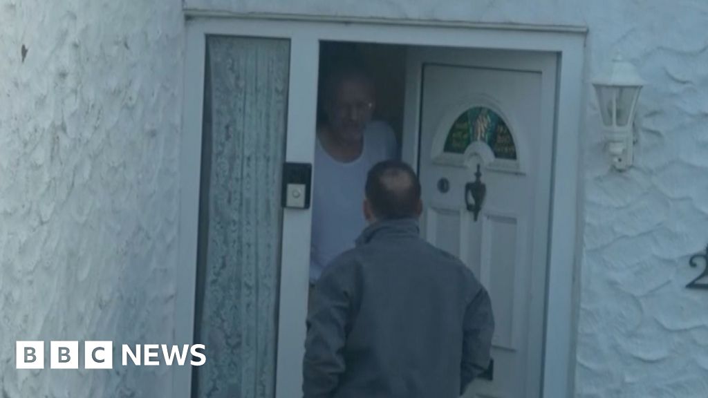 BBC reporter attempts to confront Nathan Gill over pro-Russian bribes