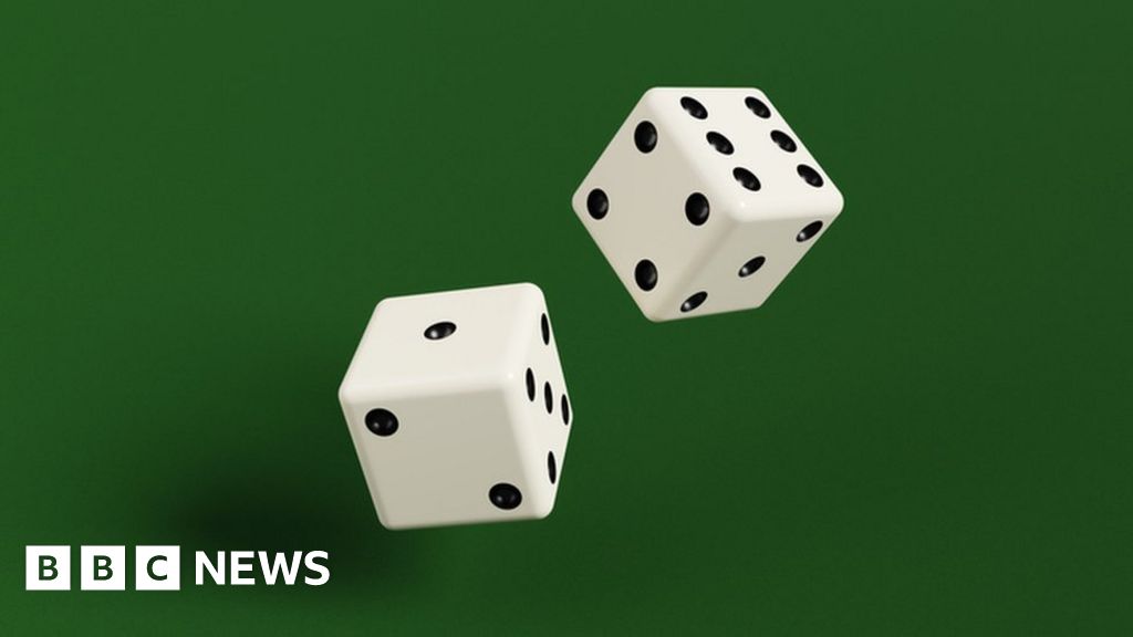Dice roll settles tie in small Wisconsin town election - BBC News