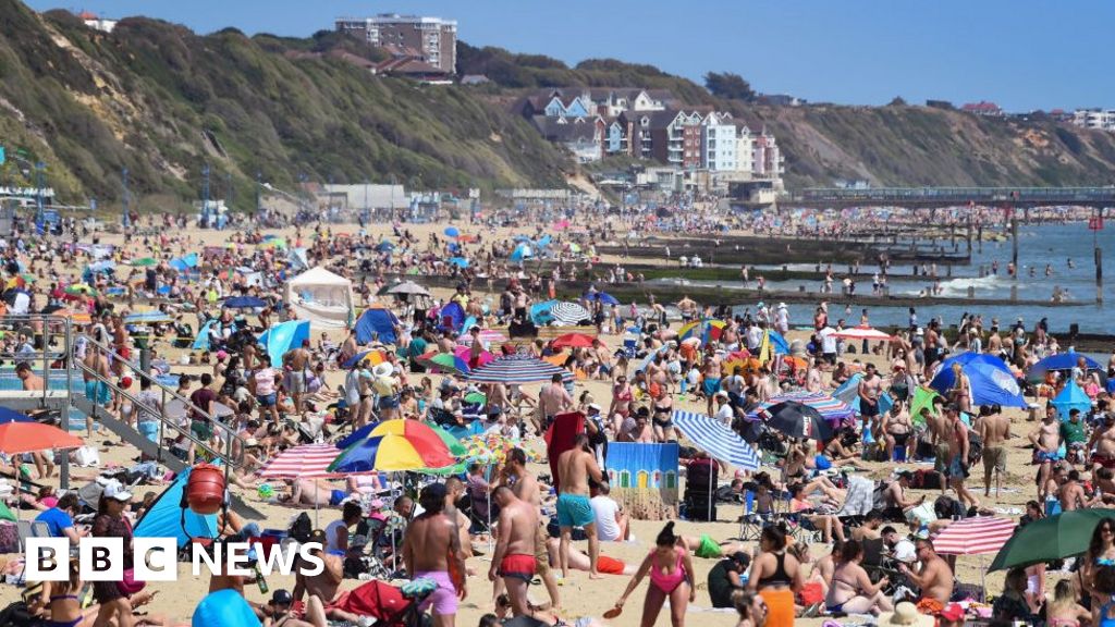 In pictures: UK bank holiday sunshine thumbnail