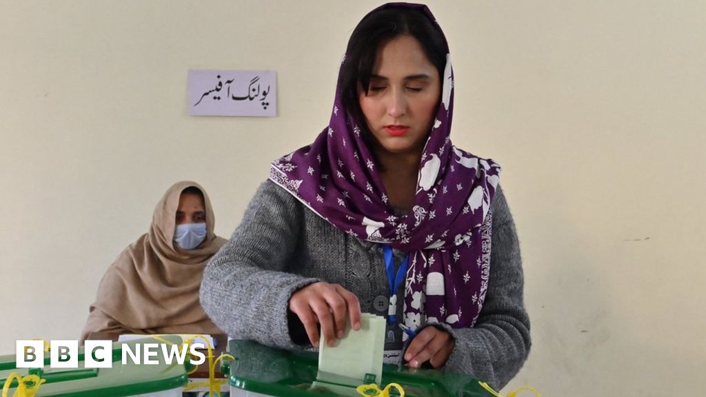 Pakistan elections 2024: Polls close in vote marred by internet cut