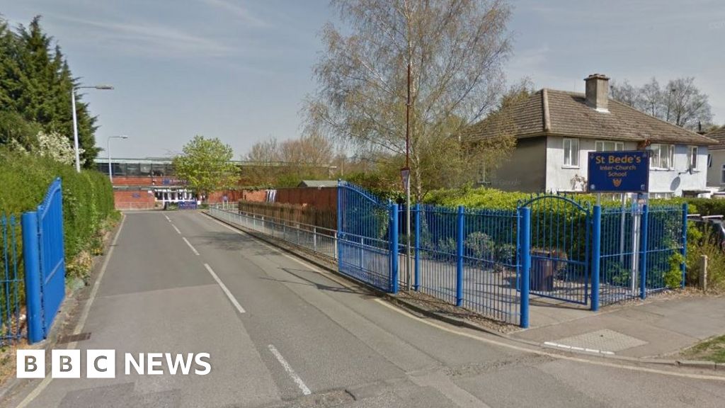 Cambridge St Bede's School fire tackled by more than 20 officers - BBC News