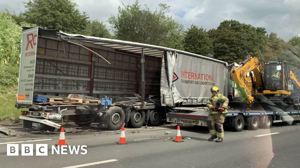 Lorry Crash Closes Part Of M1 In Northamptonshire For Two Hours - BBC News