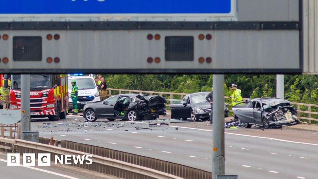 Three critical after M8 crash with unmarked police car