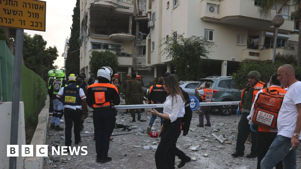 Rocket kills man in Israel as strikes target Gaza militant commanders