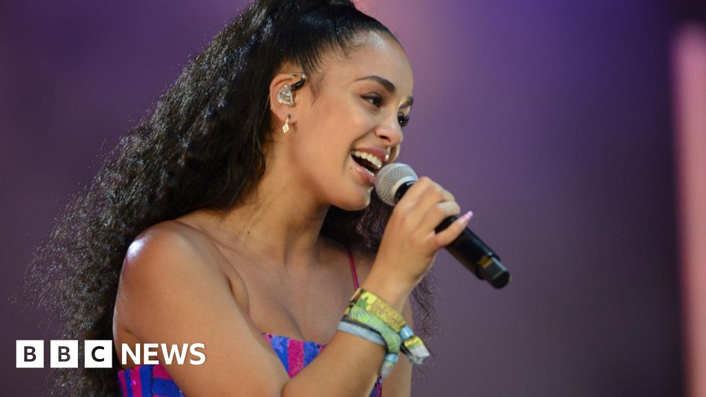 Jorja Smith Menempatkan Aksen Hometown Negara Hitam di Peta