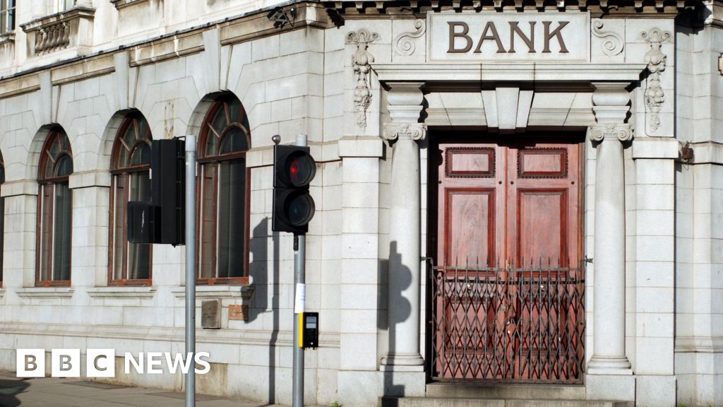 Yorkshire worst region for bank access - report - BBC