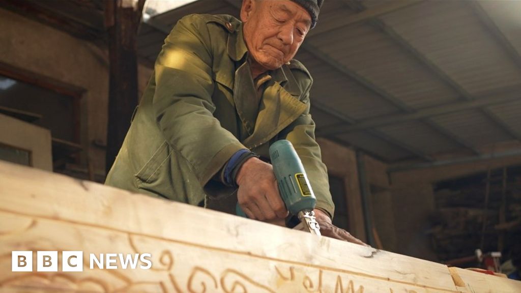 China Covid: Coffins sell out as losses mount