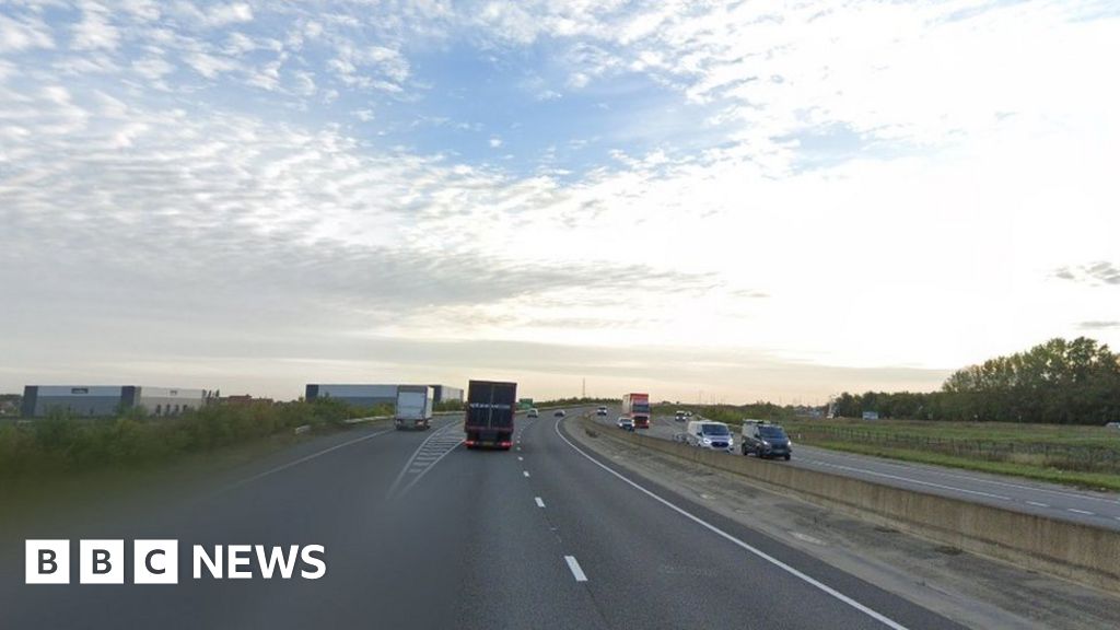 Police incident sees A421 near Bedford closed by police BBC News