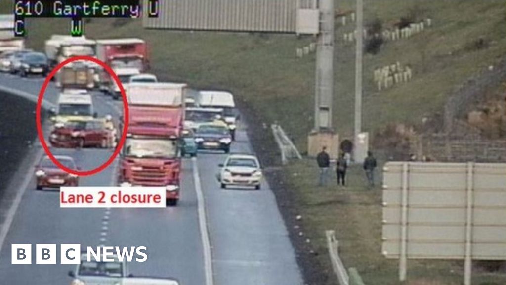 Pregnant woman taken to hospital after M80 crash - BBC News