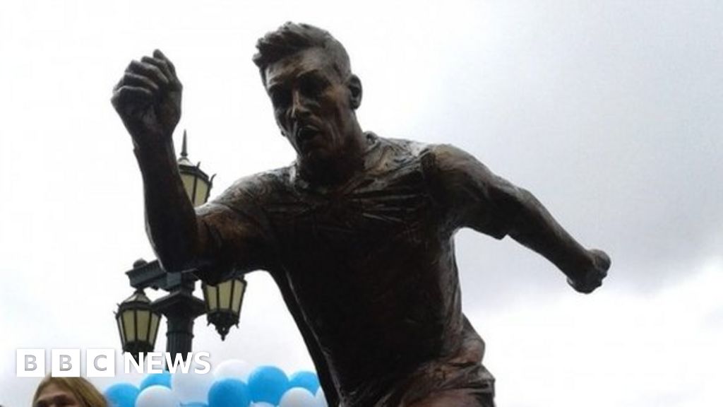 Lionel Messi presented with statue that will be placed next to
