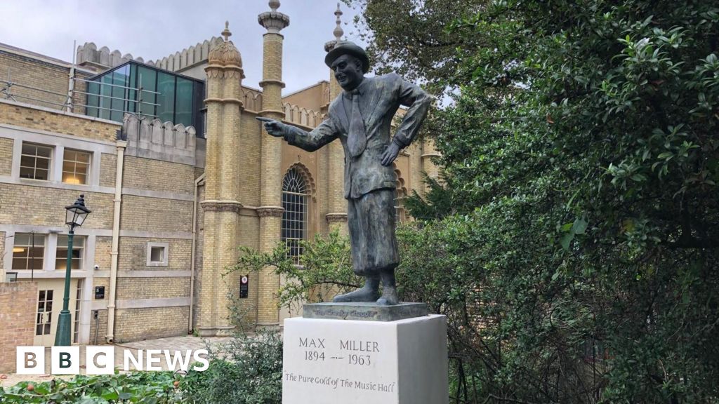 Brighton comedian Max Miller marked by new blue plaque