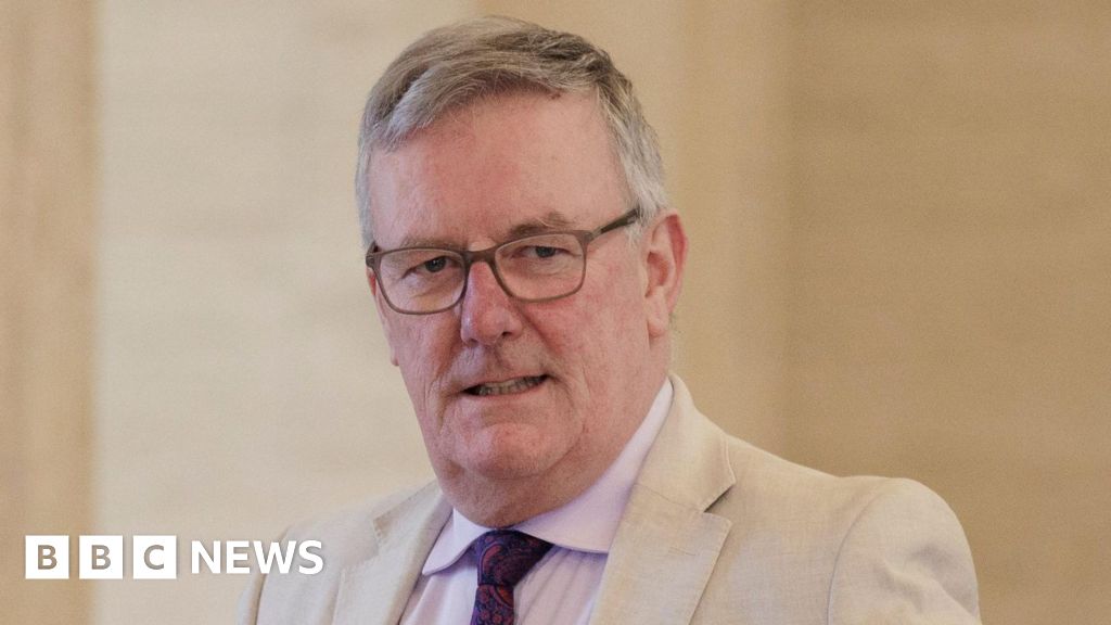 Mike Nesbitt succeeds Robin Swann as health minister