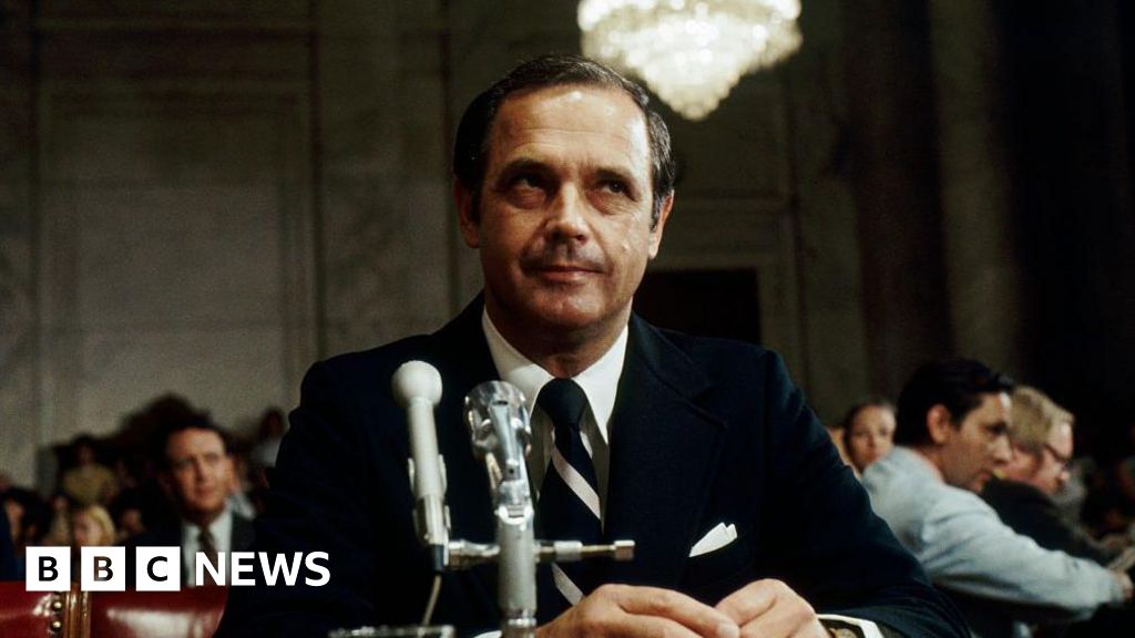 Alexander Butterfield, who revealed Nixon Watergate tapes, dies aged 99