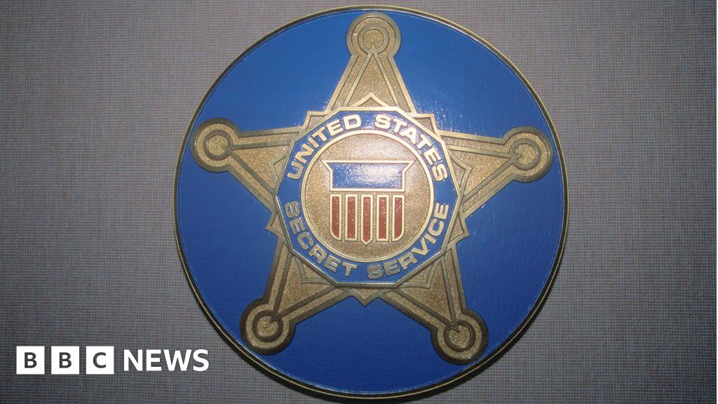 Driver arrested after vehicle crashes into White House gate