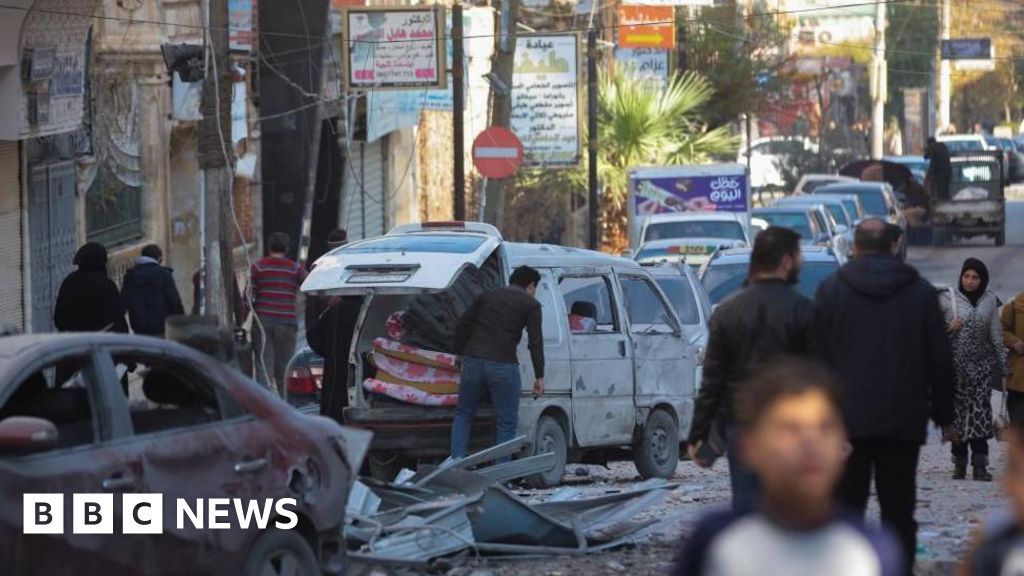 Pasukan Suriah Mundur dari Aleppo saat pemberontak maju.