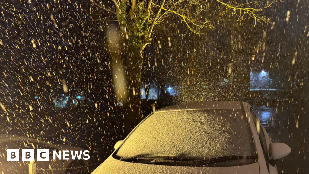 UK Weather: Amber snow and ice warnings issued by the Met Office