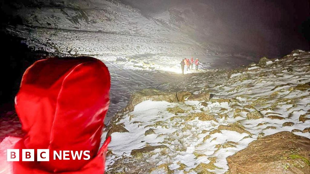 Walkers urged to rethink Lake District plans in ‘extreme’ winds