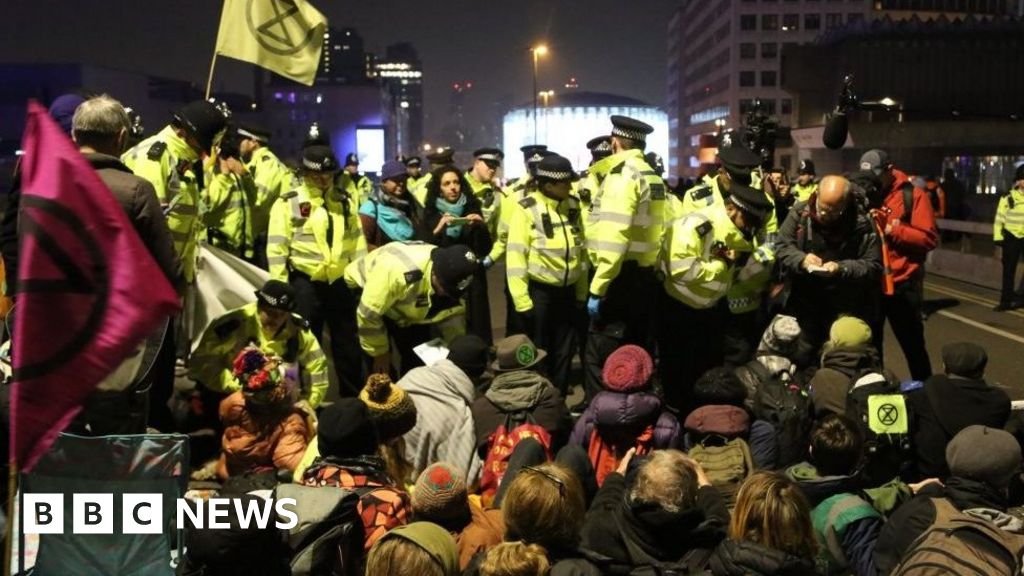 100 arrests at London climate protest