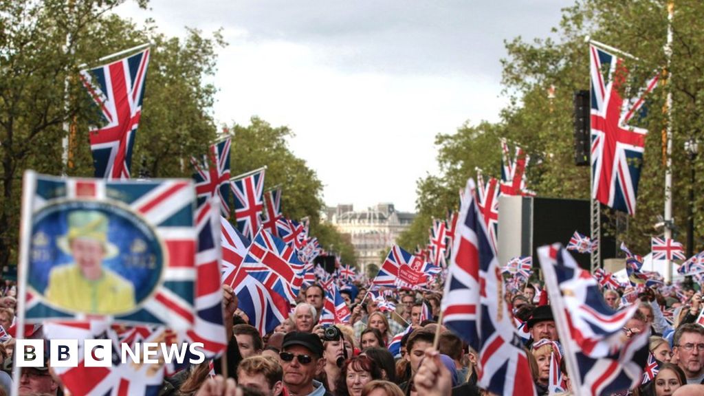 Queen's Platinum Jubilee plans unveiled by Buckingham Palace - BBC News