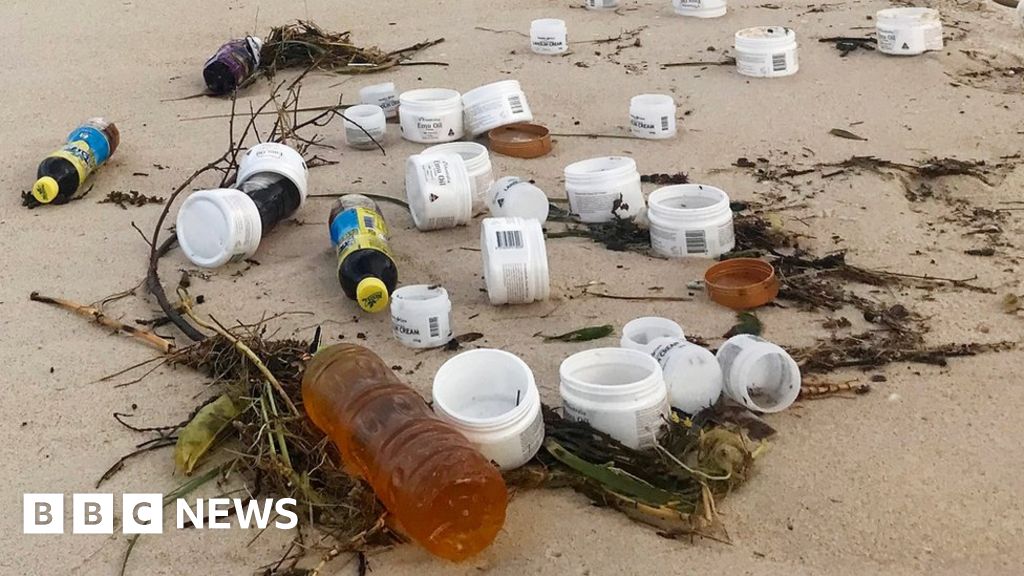 Australian beaches covered with rubbish from lost sea cargo BBC News
