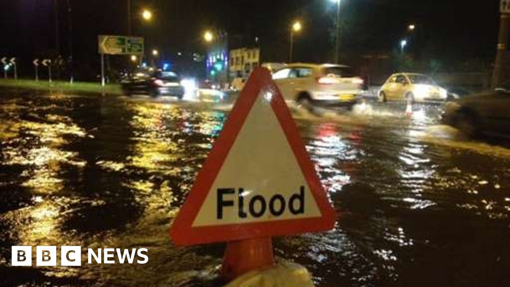 Substation flooding leaves 55,000 Lancaster homes without power - BBC News