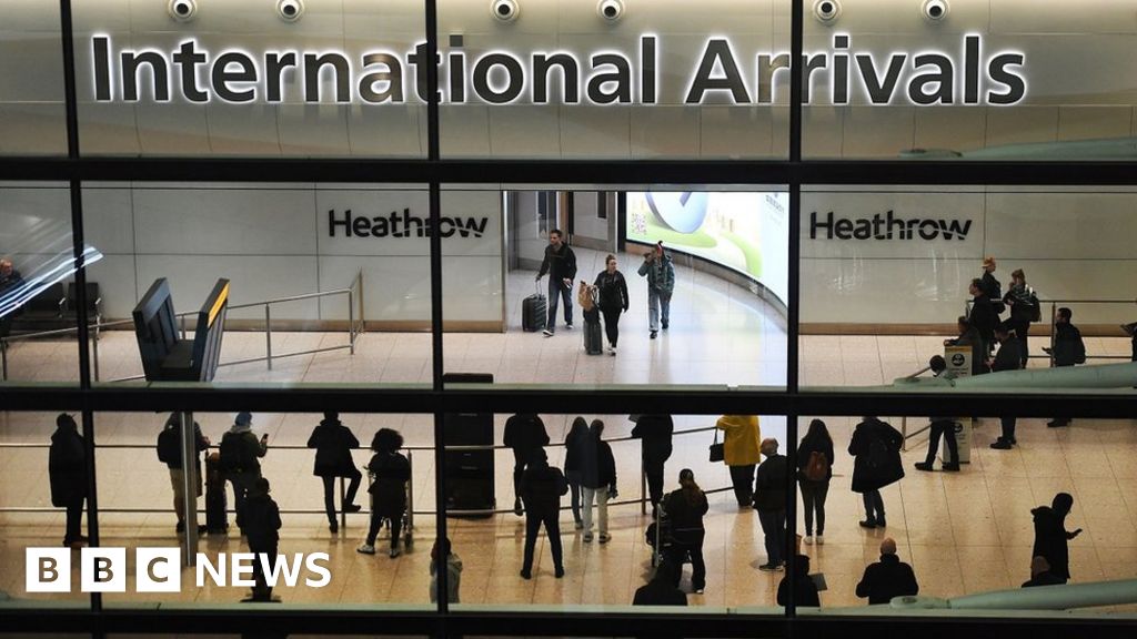 Passport e-gates at UK airports down