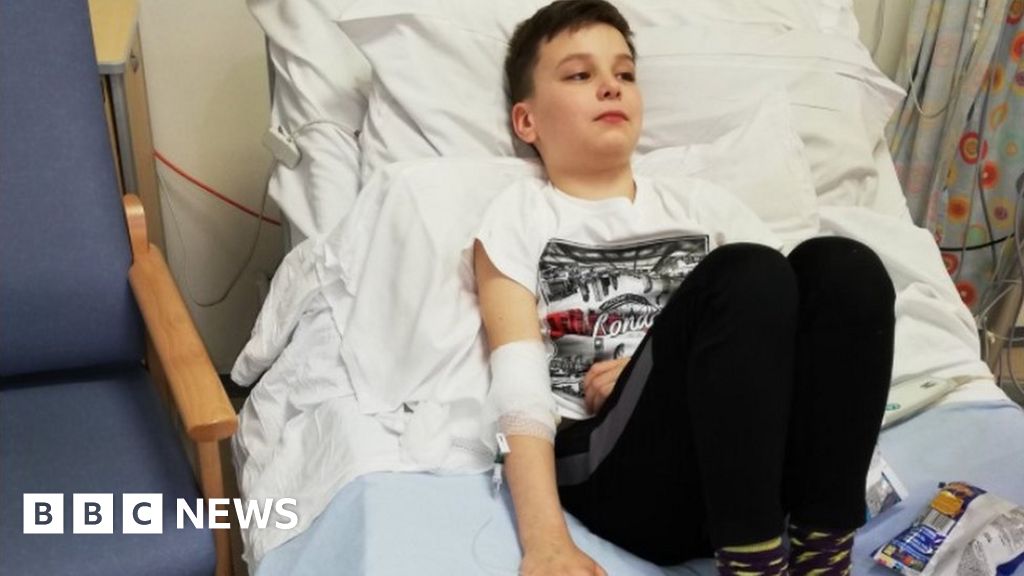 Coronavirus: Mum urges 'get ja...
