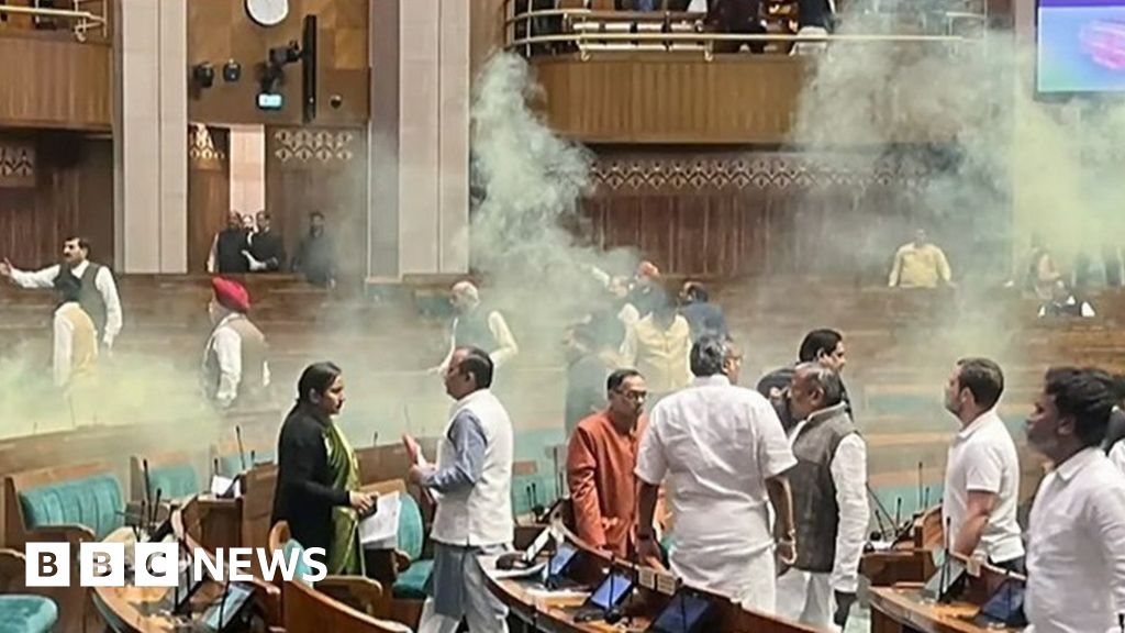 Нарушение на парламента: Министерството на вътрешните работи на Индия започва разследване след протести на опозицията