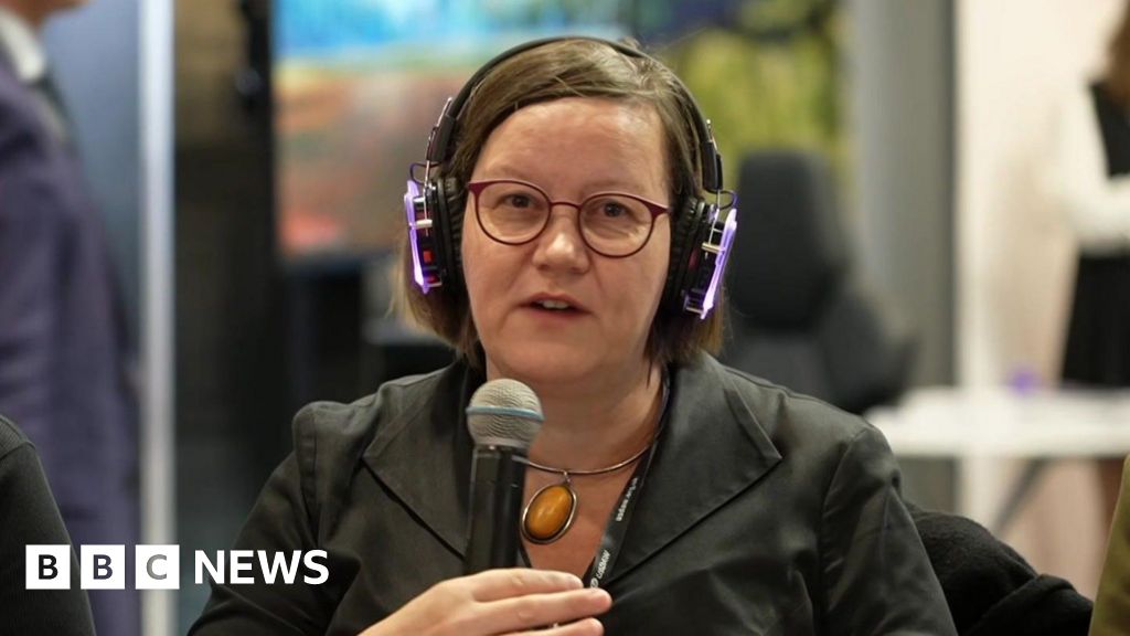Scrapping child benefit cap makes economic sense, Reeves told