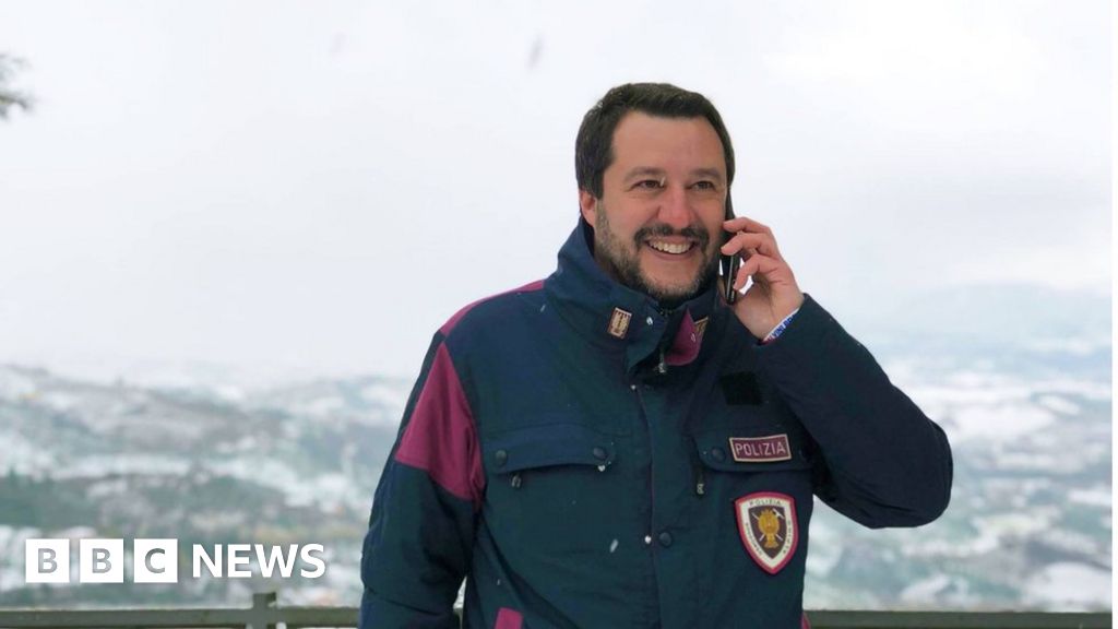 QnA VBage Italy minister defends his use of uniforms