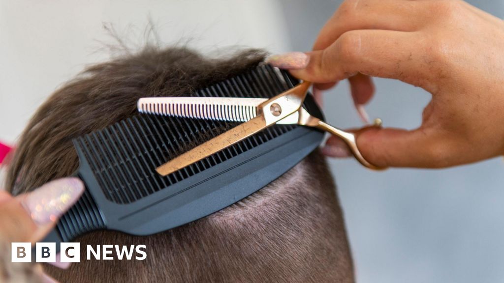 Free haircuts offered at Hart Foodbank in Fleet