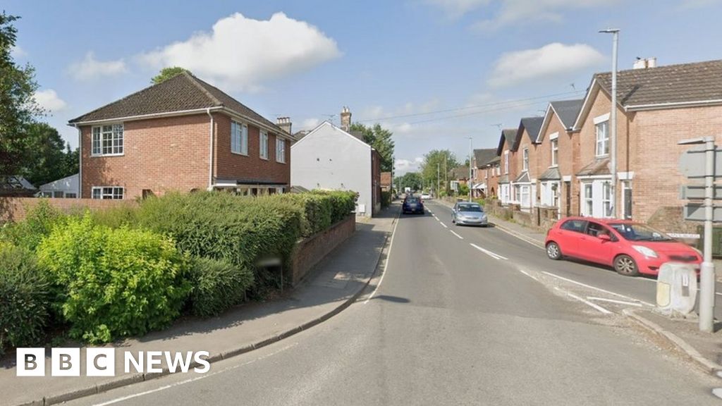 Wimborne: Cyclist in his 40s killed in car crash - BBC News