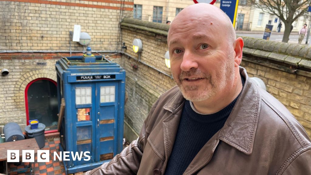 Doctor Who Tardis moved from Suffolk to Cambridge church