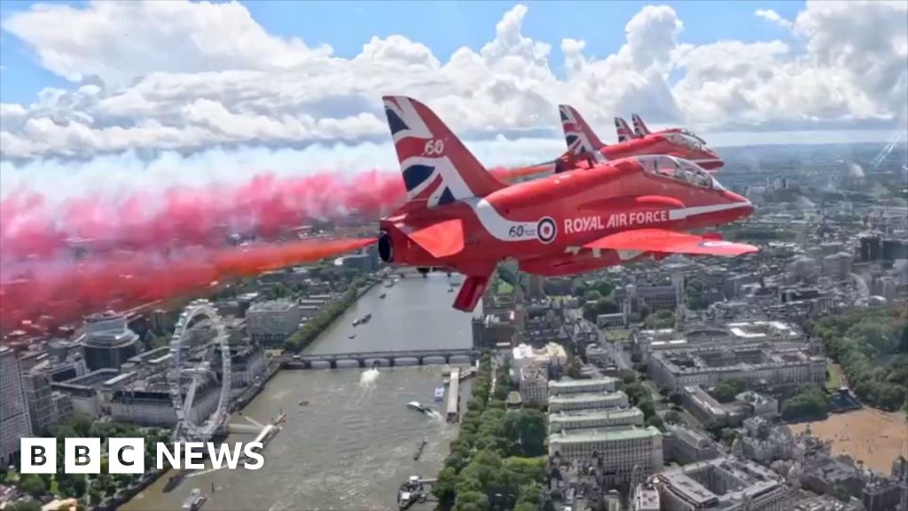 Inside a Red Arrows cockpit during King's birthday flypast