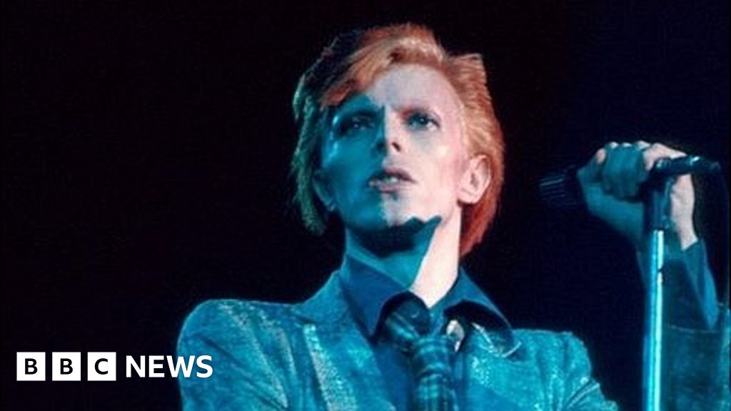 A Look Back At The Life Of David Bowie Who Has Died Aged 69 Bbc News 2926