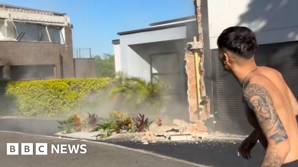 Watch: Family escapes home during Colombia earthquake